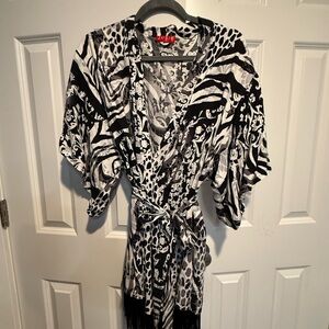 Natori Black and White Patterned Kimono